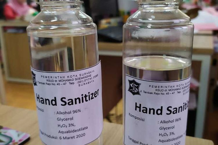 Pemerintah Kota Surabaya melalui Dinas Kesehatan memproduksi hand sanitizer sendiri lantatan cairan pembunuh virus dan bakeri itu sulit didapatkan sejak wabah virus corona semakin meluas di Tanah Air.