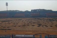 Rumput Lapangan Stadion Kanjuruhan Terbakar Usai Peringatan 1 Tahun Tragedi