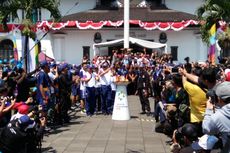 Tiba di Bandung, Obor Asian Games Disambut Antusias Warga