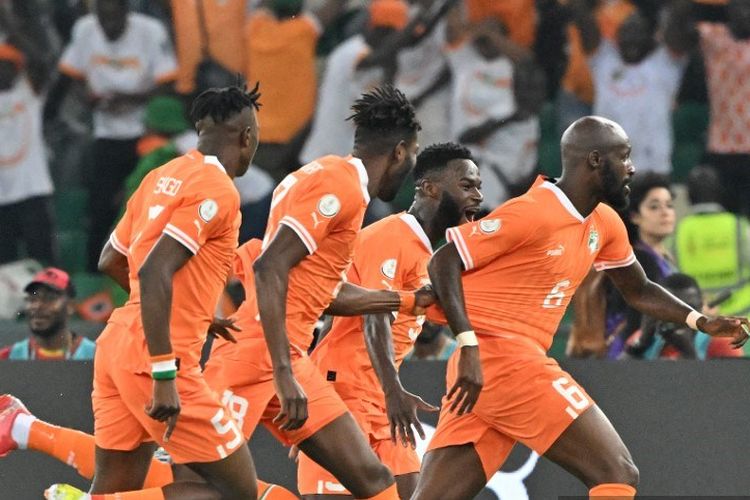 Momen perayaan gol Seko Fofana dalam laga pembukaan Piala Afrika 2023 antara Pantai Gading vs Guinea-Bissau di Stadion Olimpiade Alassane Ouattara, Ebimpe, Abidjan, 13 Januari 2024.