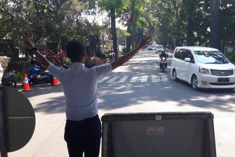 Dinas Perhubungan Kota Bandung dan Polrestabes Bandung melakukan rekayasa lalulintas di Jalan Sukajadi dan Cipaganti yang mengarah ke Setiabudi dan Lembang. 