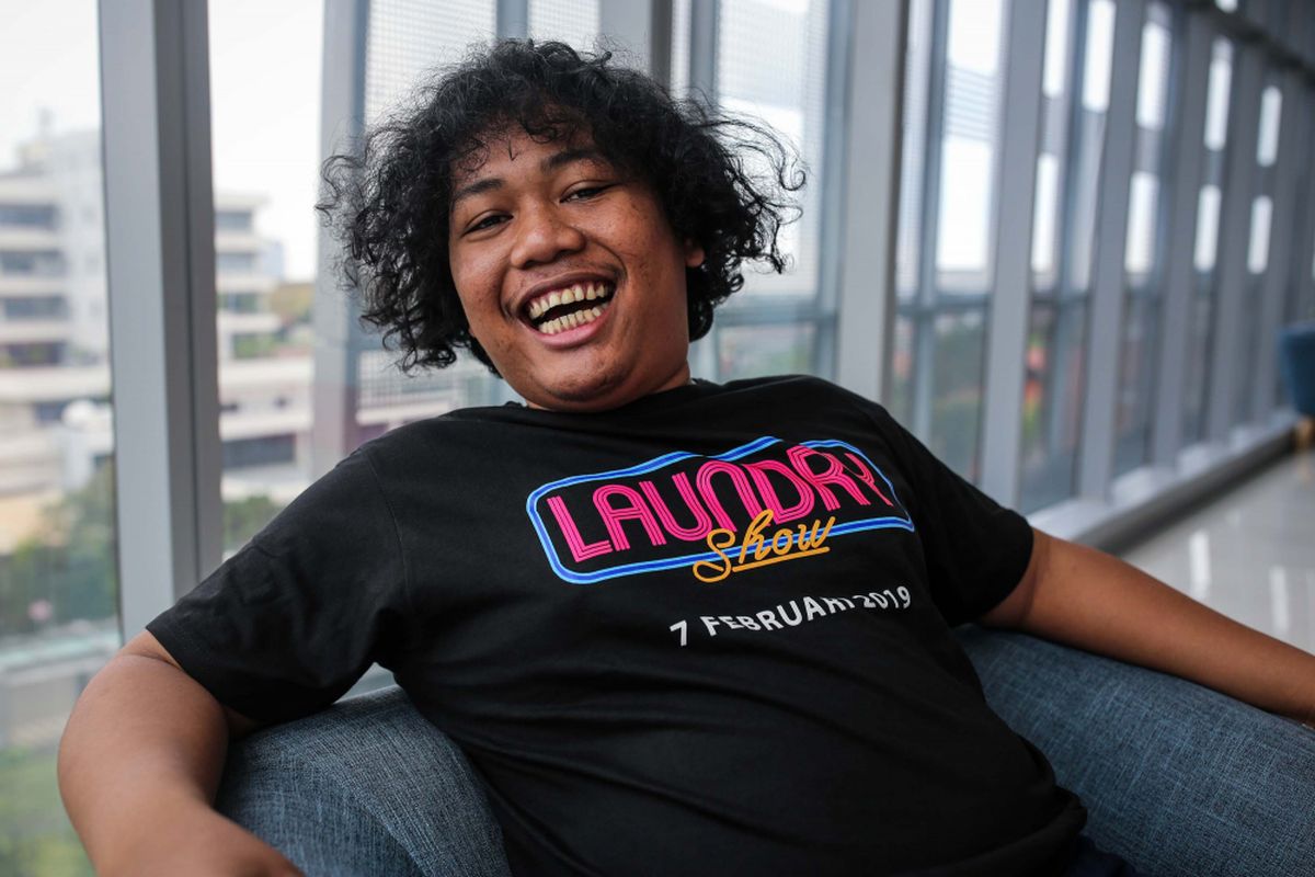 Marshel Widianto berpose saat media visit film Laundry Show di Menara Kompas, Palmerah, Jakarta Barat, Rabu (23/01/2019). Melibatkan sejumlah stand up comedian dan pelawak, film Laundry Show ini akan tayang pada 7 Februari 2019 mendatang.