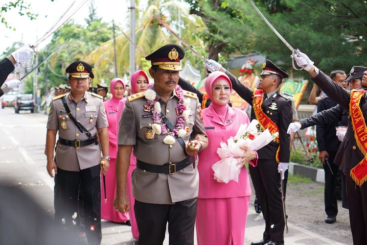 Acara pisah sambut Kapolda NTB Irjen Pol Nana Sudjana dan Irjen Pol Tomsi Tohir di Mapolda NTB