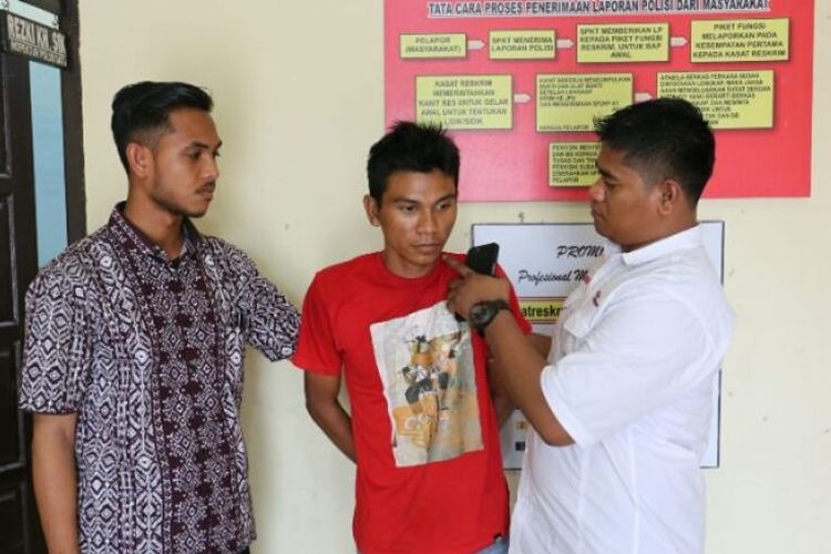 Polisi memperlihatkan Cek Gu, tahanan yang kabur dari Rutan Lhoksukon, di Mapolres Aceh Utara, Jumat (12/1/2018)