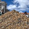 Aktivis Lisbon Tumpuk 650.000 Puntung Rokok Membentuk Gunung