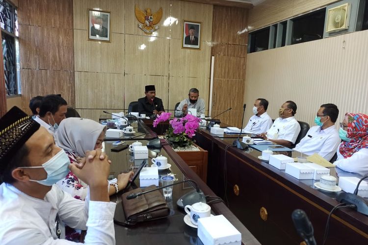 Rapat dengar pendapat komisi D DPRD Jember dengan BPBD Jember dan tiga rumah sakit daerah  Rabu (18/11/2020)