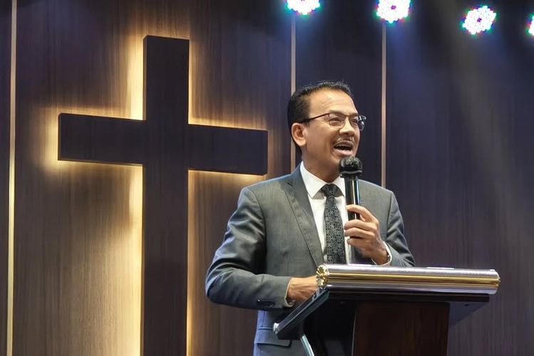 Ayah influencer dan youtuber asal Surabaya, Jerome Polin, Marojahan Sintong Sijabat meninggal dunia di Rumah Sakit Nasional Hospital Surabaya pada Kamis (30/10/2025).