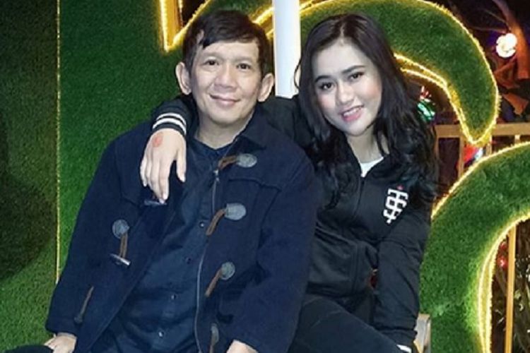 Pelawak Ginanjar Soekmana dan kekasihnya, Tiara Amalia.