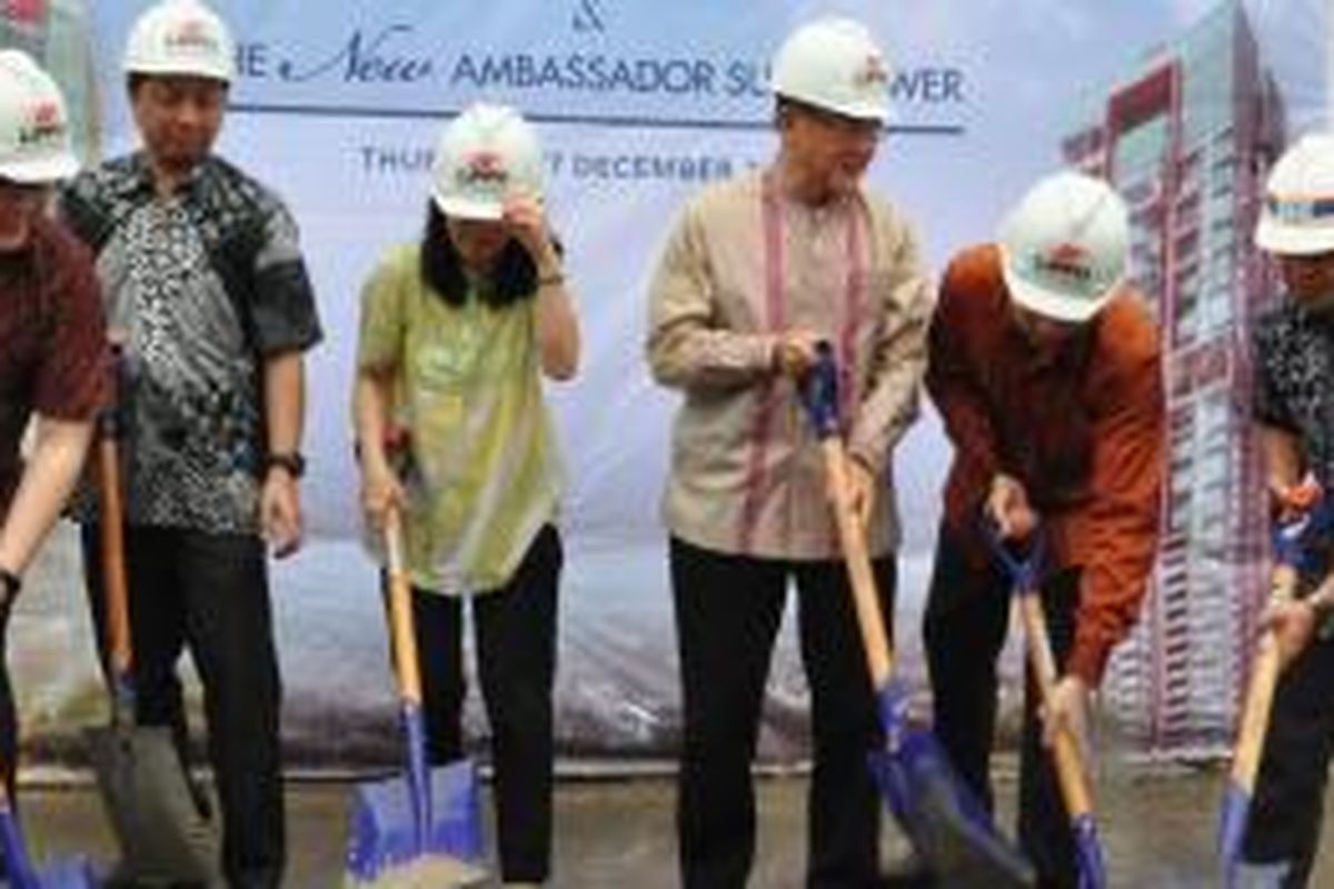 Lippo Karawaci resmi melakukan penutupan atap (topping off) The New Ambassador Tower dan Lippo Office Tower di dalam kawasan The St Moritz Penthouse & Residences, Puri Indah, CBD Jakarta Barat. 