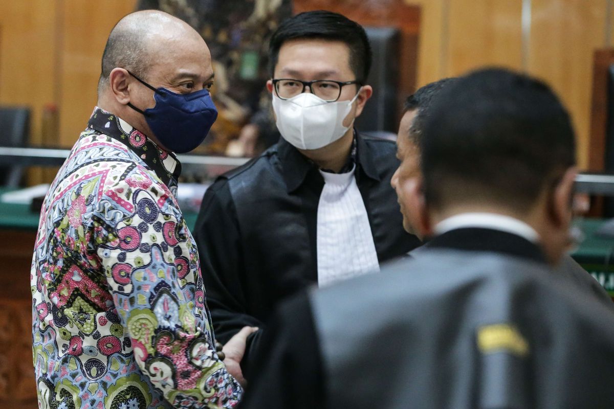 Terdakwa kasus peredaran narkotika jenis sabu Irjen Teddy Minahasa usai menjalani sidang tuntutan di Pengadilan Negeri Jakarta Barat, Kamis (30/3/2023). Jaksa penuntut umum menuntut hukuman mati pada Teddy Minahasa.