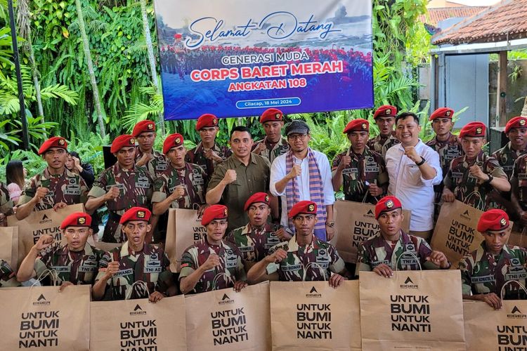 26 prajurit Kopassus menjalani pelantikan tanpa didampingi keluarga di Cilacap, Jawa Tengah, Sabtu (18/5/2024).