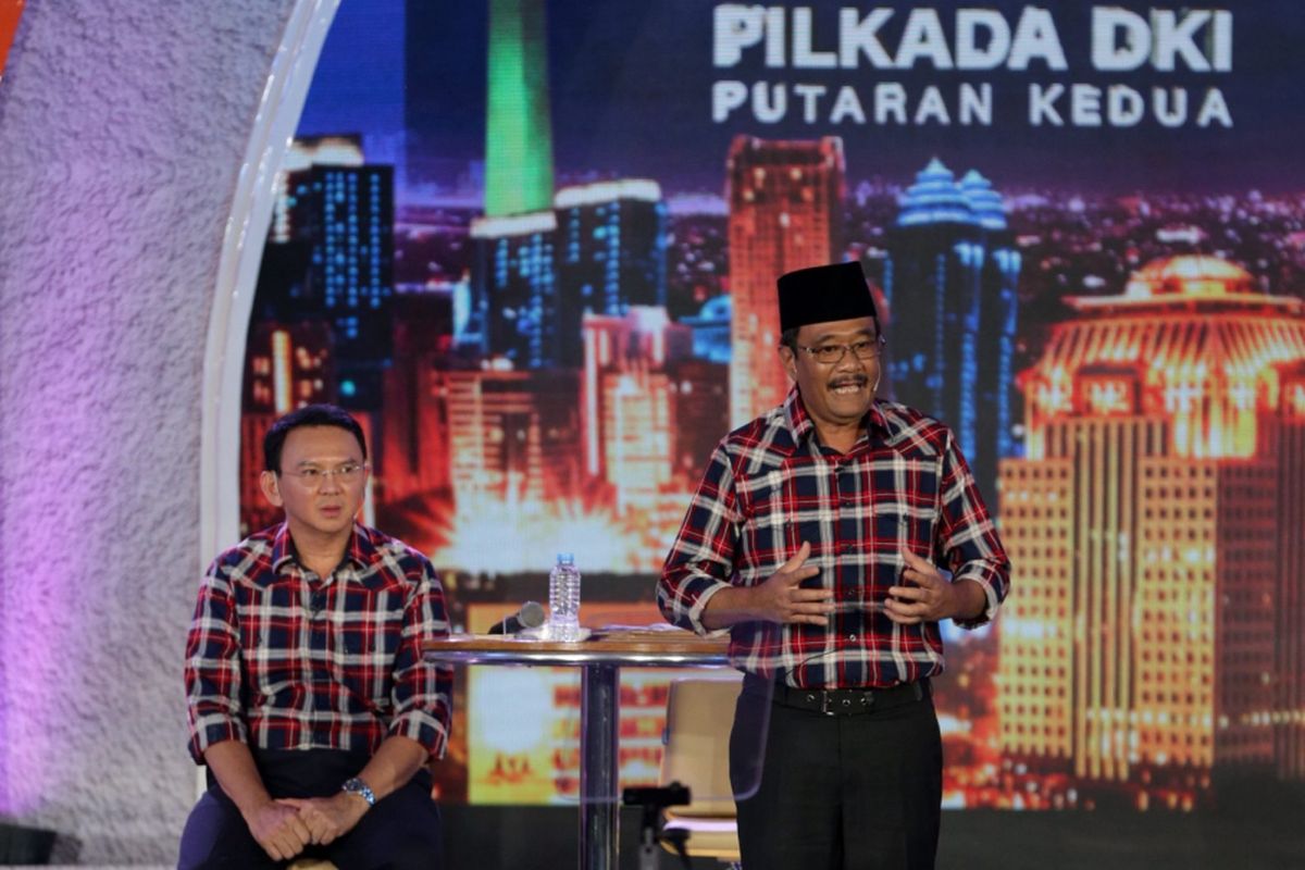 Kandidat calon gubernur dan wakil gubernur DKI Jakarta nomor urut 2, Basuki Tjahaja Purnama dan Djarot Saiful Hidayat saat Debat Publik Pilkada DKI Jakarta Putaran Kedua yang diselenggarakan Komisi Pemilihan Umum Daerah DKI Jakarta di Hotel Bidakara, Jakarta, Rabu (12/4/2017). Pemungutan suara Pilkada DKI Jakarta putaran kedua akan dilaksanakan 19 April 2017 mendatang. KOMPAS IMAGES/KRISTIANTO PURNOMO