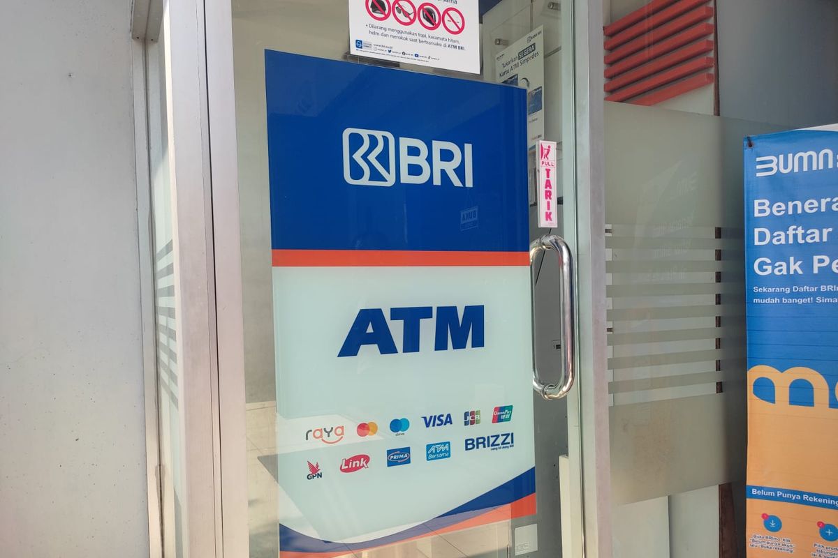 Cara tarik tunai tanpa kartu ATM BRI bisa dikatakan cukup mudah dilakukan termasuk bagi nasabah yang masih awam.