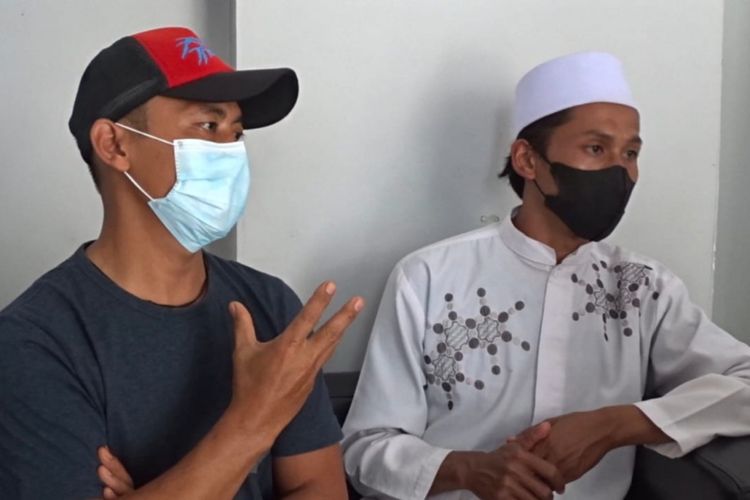 Mudi (kiri) dan adiknya Yusuf (kanan) saat menceritakan detik kejadian gempa Cianjur di Rumah Sakit Hasan Sadikin, Kota Bandung, Jawa Barat, Rabu (23/11/2022).