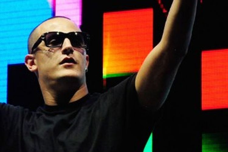 DJ dan produser musik asal Perancis, DJ Snake bersama partner duet nya rapper asal Amerika, Lil Jon. 