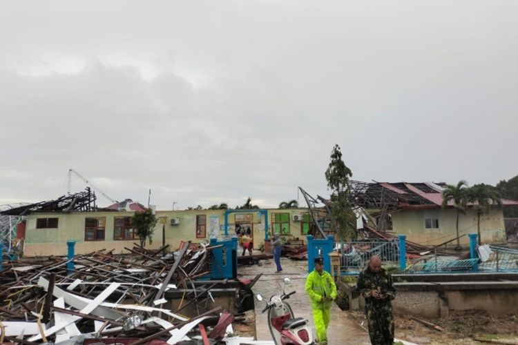 Rumah dan Sekolah Rusak Akibat Ditiup Puting Beliung di Bengkalis Riau