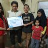 Kompas.com Salurkan Donasi Pembaca Rp 63 Juta untuk Anak Tuna Netra yang Bantu Orangtuanya Jualan di Makassar