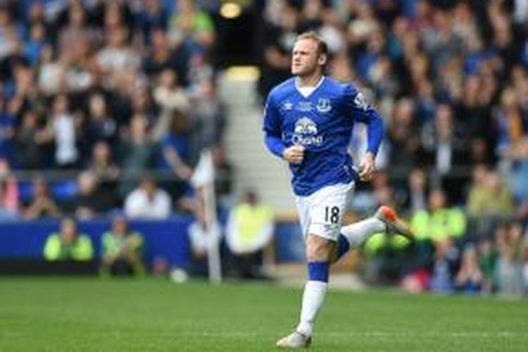 Wayne Rooney saat tampil pada laga testimoni Duncan Ferguson di Goodison Park, Minggu (2/8/2015).