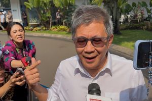 Rocky Gerung Nilai 2 Tahun Pemerintahan Prabowo Bagus, Beri 'Finger Heart'
