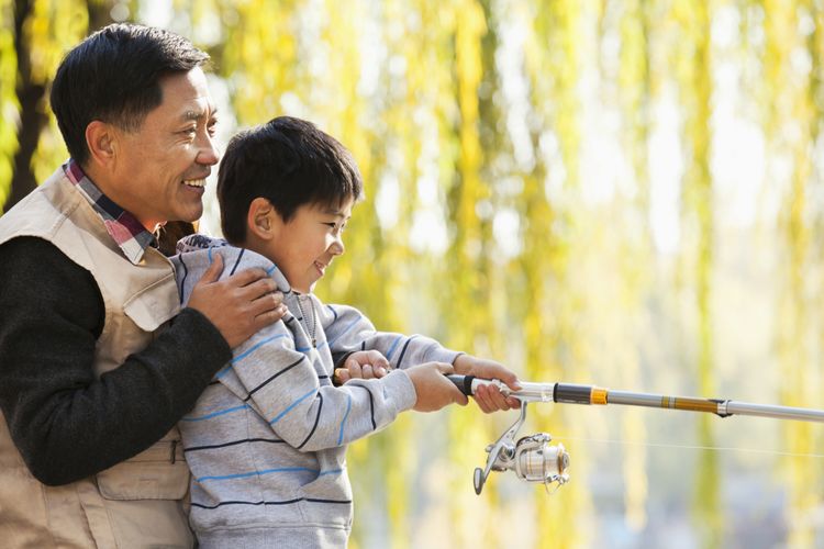 Ilustrasi ayah dan anak memancing