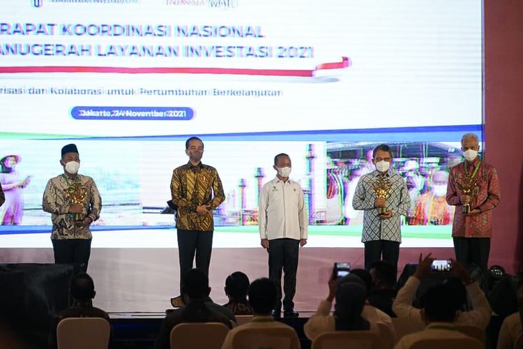 Ganjar Pranowo (paling kanan) dalam agenda Rapat Koordinasi Nasional (Rakornas) Investasi 2021 di Hotel Ritz Carlton, Jakarta, Rabu (24/11/2021).