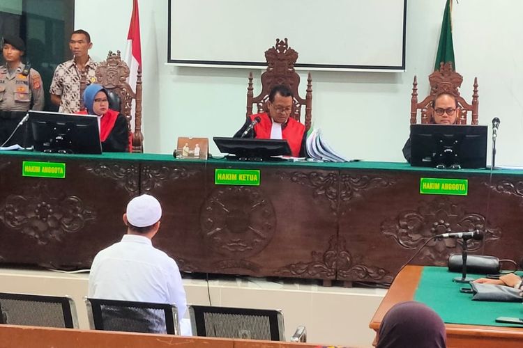 Suasana sidang putusan dugaan pembunuhan dengan terdakwa Yosep Hidayah di Pengadilan Negeri Subang, Jawa Barat, Kamis (25/7/2024).