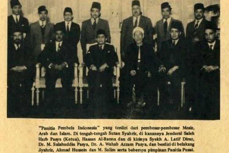Panitia Pembela Indonesia yang terdiri dari tokoh Ikhwanul Muslimin berfoto bersama tokoh kemerdekaan.