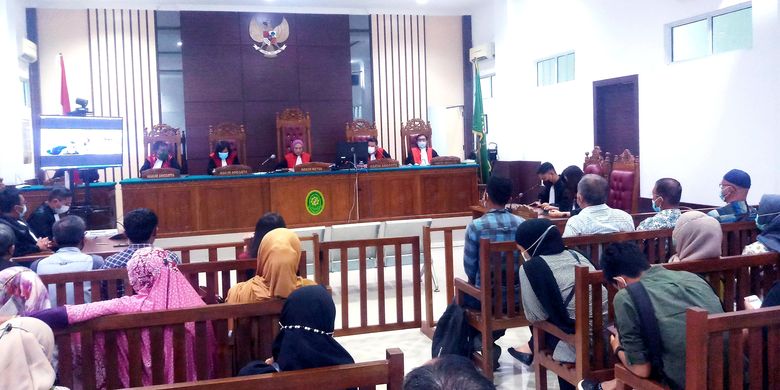 Sidang putusan kasus korupsi dengan terdkawa Bupati Bintan non aktif, Apri Sujadi, Kamis (21/4/2022).