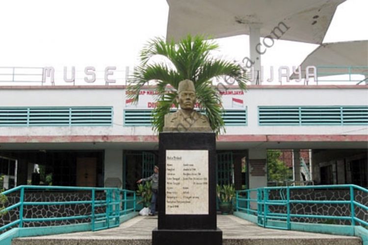 Tampak pintu masuk Museum Brawijaya Malang.