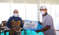 Serahkan Bantuan ke Pelaku Usaha dan PKL di Mojokerto, Menaker Minta Mereka Tertib Prokes