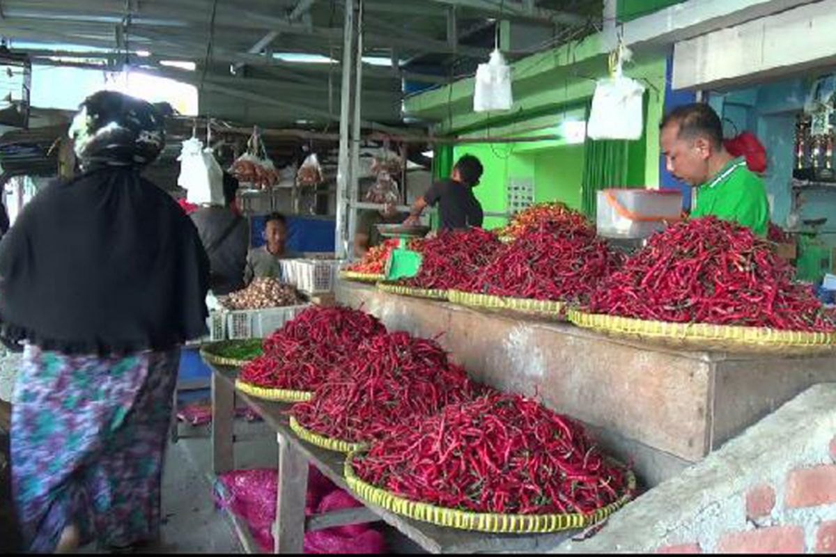 Suwadi pedagang cabai di Pasar Induk Pangkal Pinang, Kepulauan Bangka Belitung.