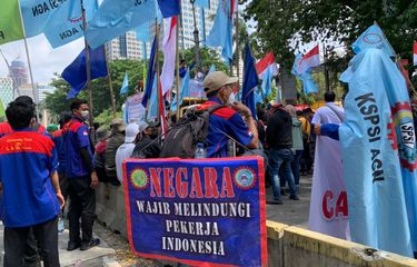 Ucapan atau kata-kata Hari Buruh 2024. Massa dari KSPSI menggelar aksi unjuk rasa dalam rangka memperingati Hari Buruh Internasional yang sempat tertunda di Kawasan Patung Kuda, Jakarta Pusat, Kamis (12/5/2022).