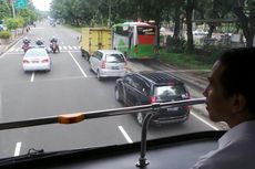 Jokowi Semringah Naik Bus Tingkat Wisata