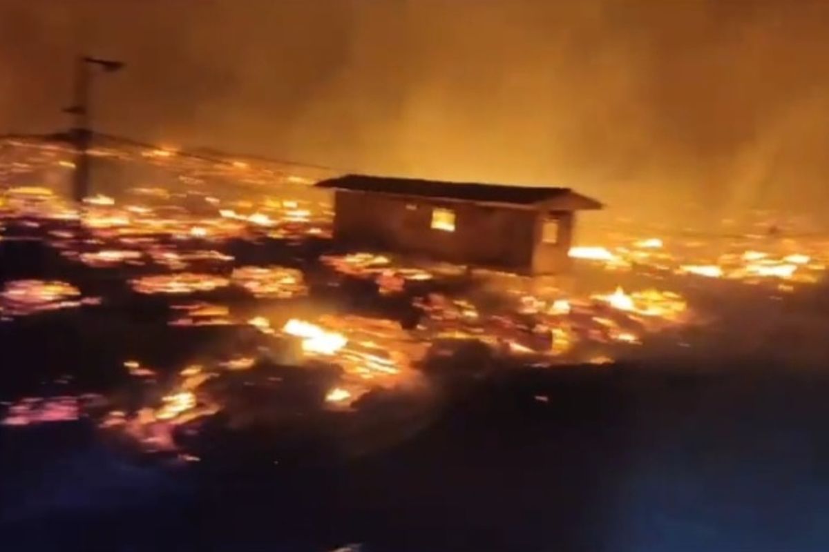 Kondisi Kebakaran Lahan Proyek Kilang Minyak Grass Root Refinery (GRR) Tuban, PT Kilang Pertamina Internasional di Desa Sumurgeneng, Kecamatan Jenu, Kabupaten Tuban, Jawa Timur.