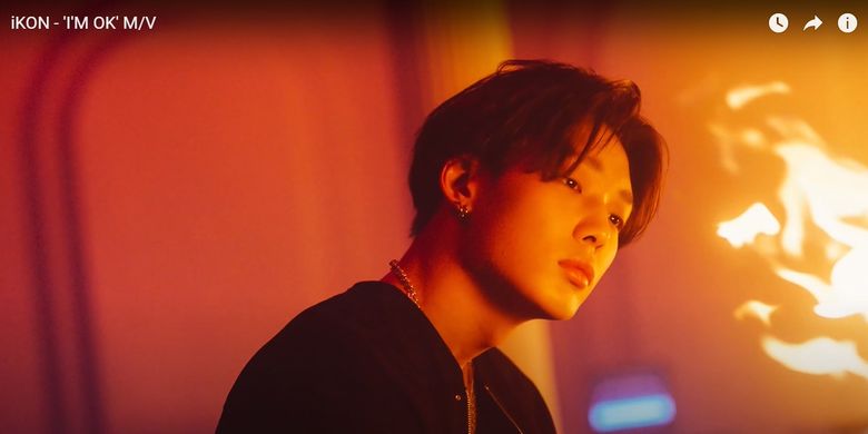 Tangkapan layar Kim Ji Won (Bobby) iKON dalam musik video I'm OK