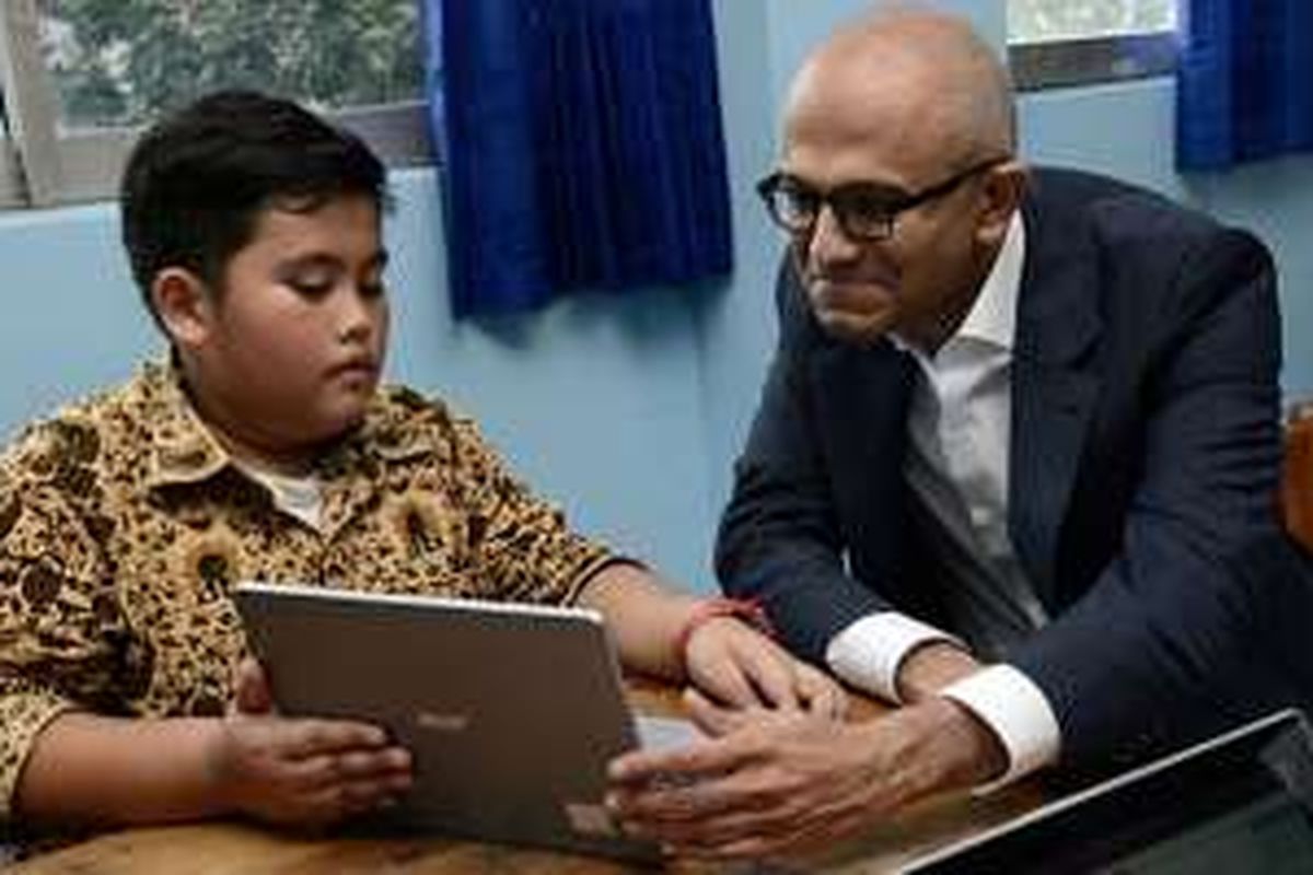 CEP Satya Nadella saat berkunjung ke SMP Muhammadiyah 9 Jakarta, Kamis (26//5/2016).