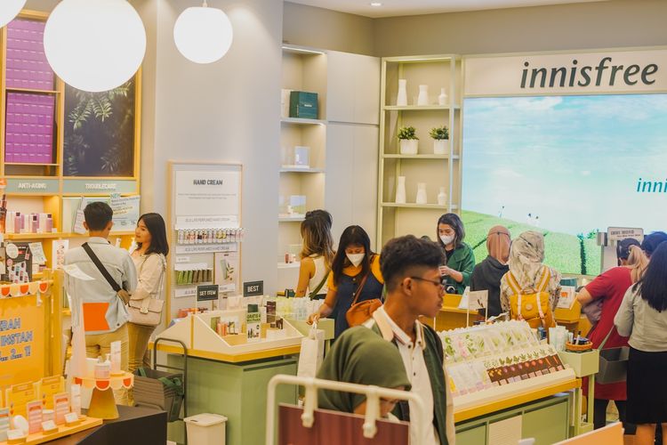 Brand kecantikan alami asal Jeju, Korea Selatan, innisfree, resmi membuka gerai terbarunya di Pakuwon Mall Yogyakarta