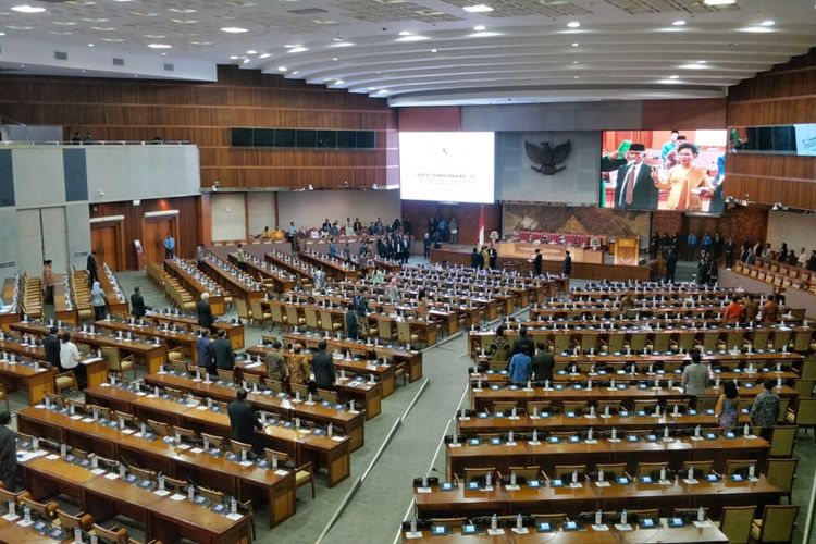 Suasana Rapat Paripurna ke 10 Masa Persidangan II, di Kompleks Parlemen Senayan, Jakarta, Kamis (13/12/2018).