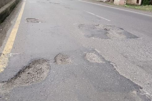 Warga Bogor Bisa Adukan Jalan Rusak ke Dinas PUPR, Tinggal Foto dan 