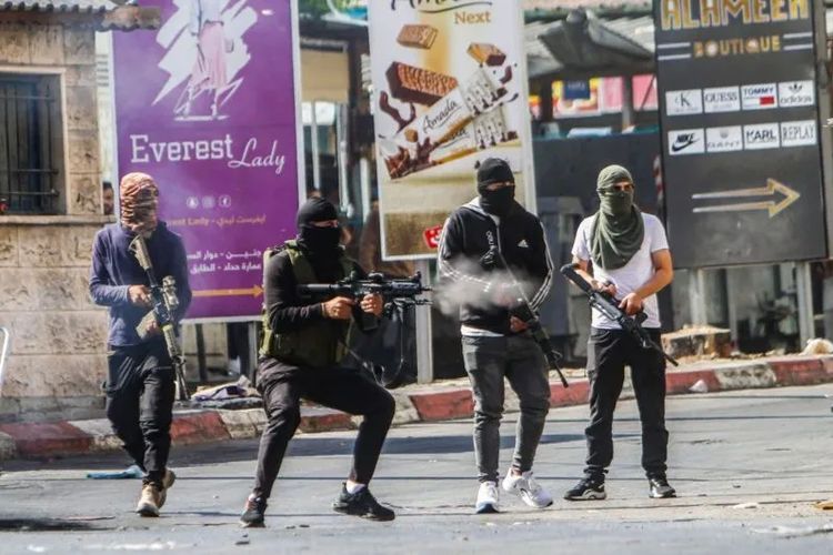 Kelompok bersenjata Palestina bentrok dengan pasukan keamanan Israel di Kota Jenin.