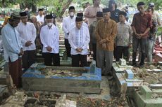 Ziarah ke Makam AM, Pimpinan Ponpes Gontor:Anak yang Belajar dan Meninggal Sama Dengan Mati Syahid