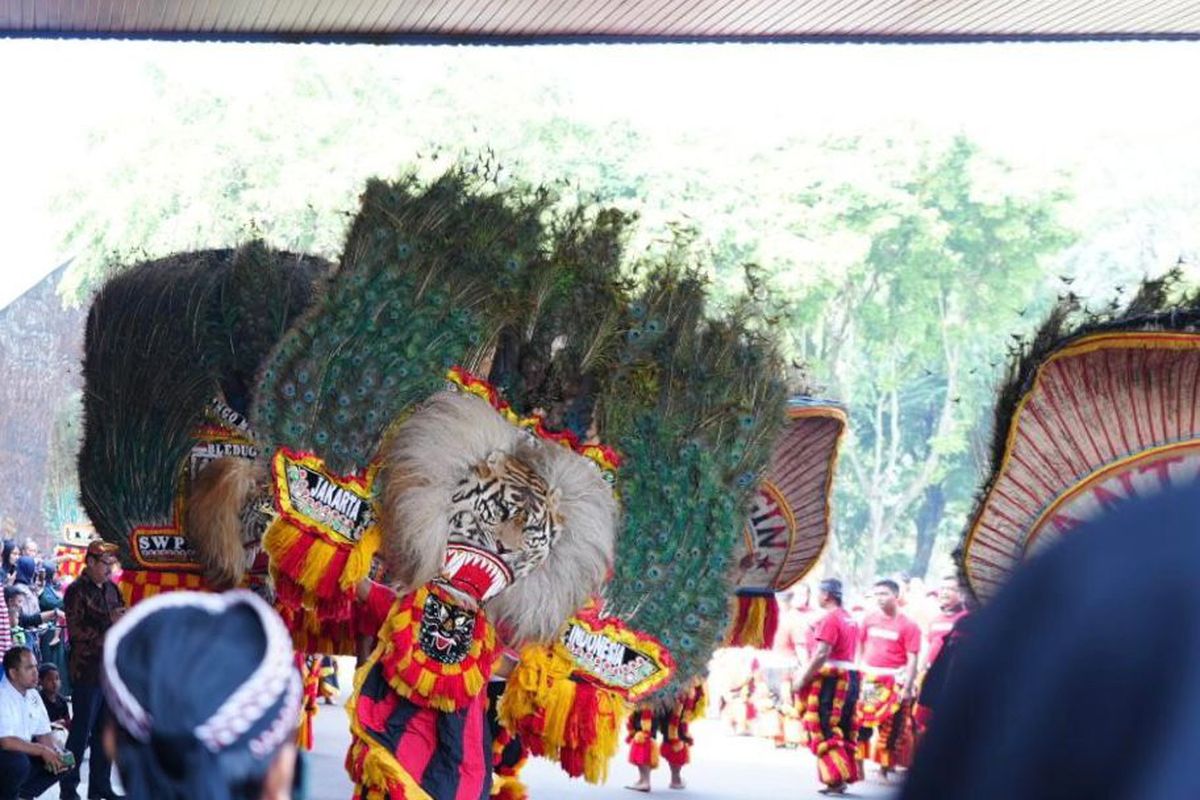 Acara dimeriahkan dengan pertunjukan Reog Ponorogo, Tari Remo Jawa Timuran dan pagelaran kesenian Dongkrek Madiun