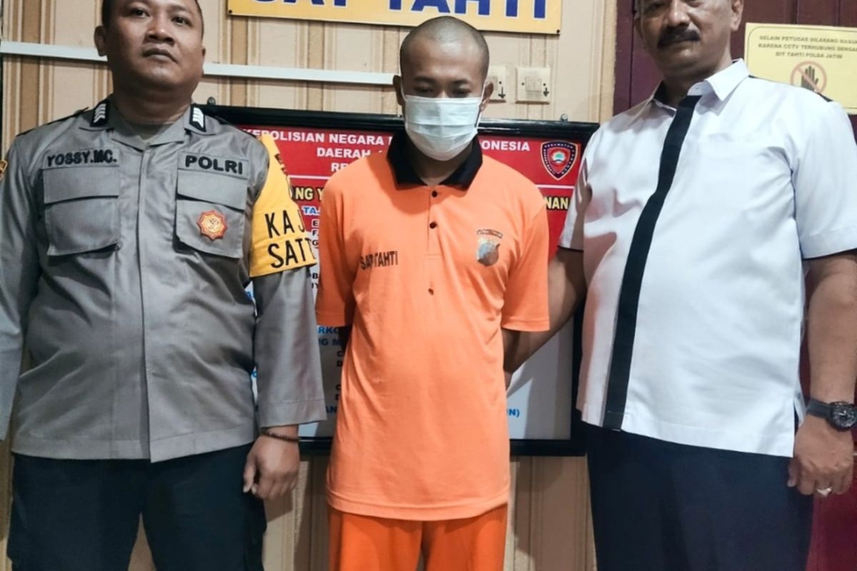 Modus melamar pemuda di Kabupaten Magetan ini nekat menyetubuhi anak dibawah umur. Mengelak menyetubuhi korban saat mengajukan dokumen dispensasi nikah, pemuda pengangguran tersebut akhirnya dilaporkan polisi.