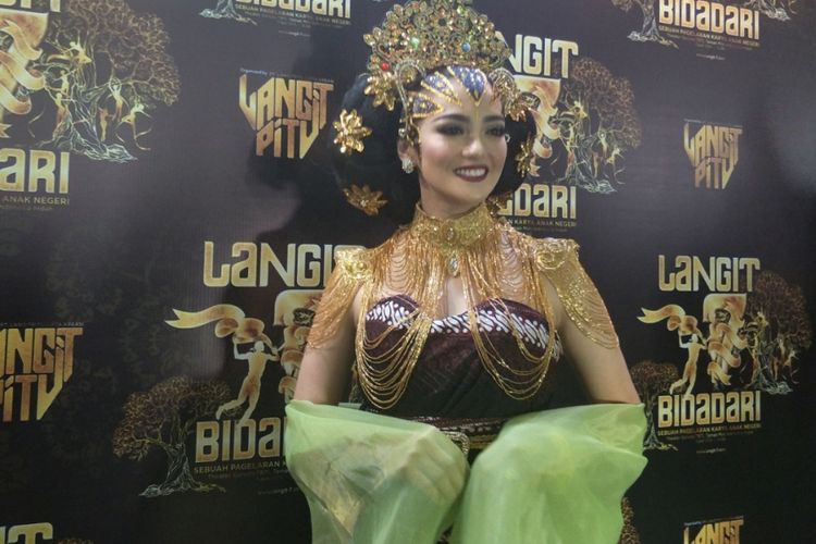 Ririn Ekawati usai tampil dalam pementasan Langit 7 Bidadari di Teater Garuda, TMII, Jakarta Timur, Jumat (1/6/2018).