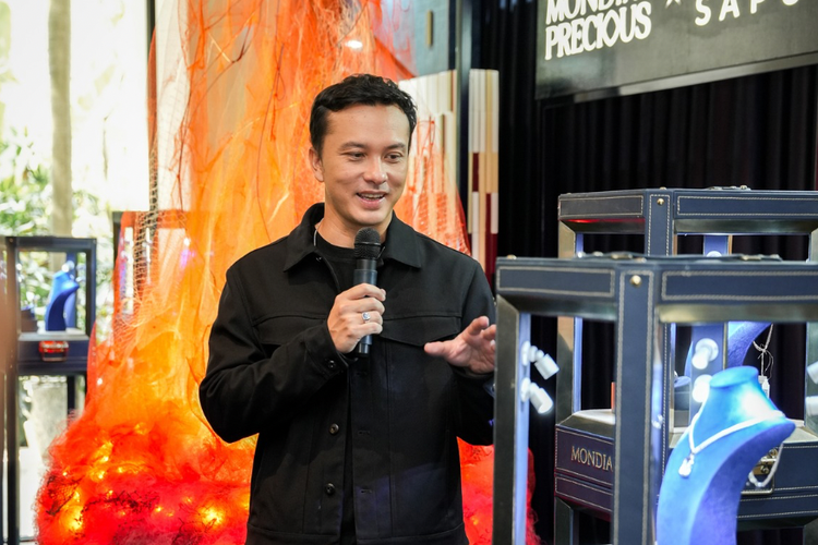 Mondial dan Nicholas Saputra Abadikan Keindahan Meteor dalam Perhiasan