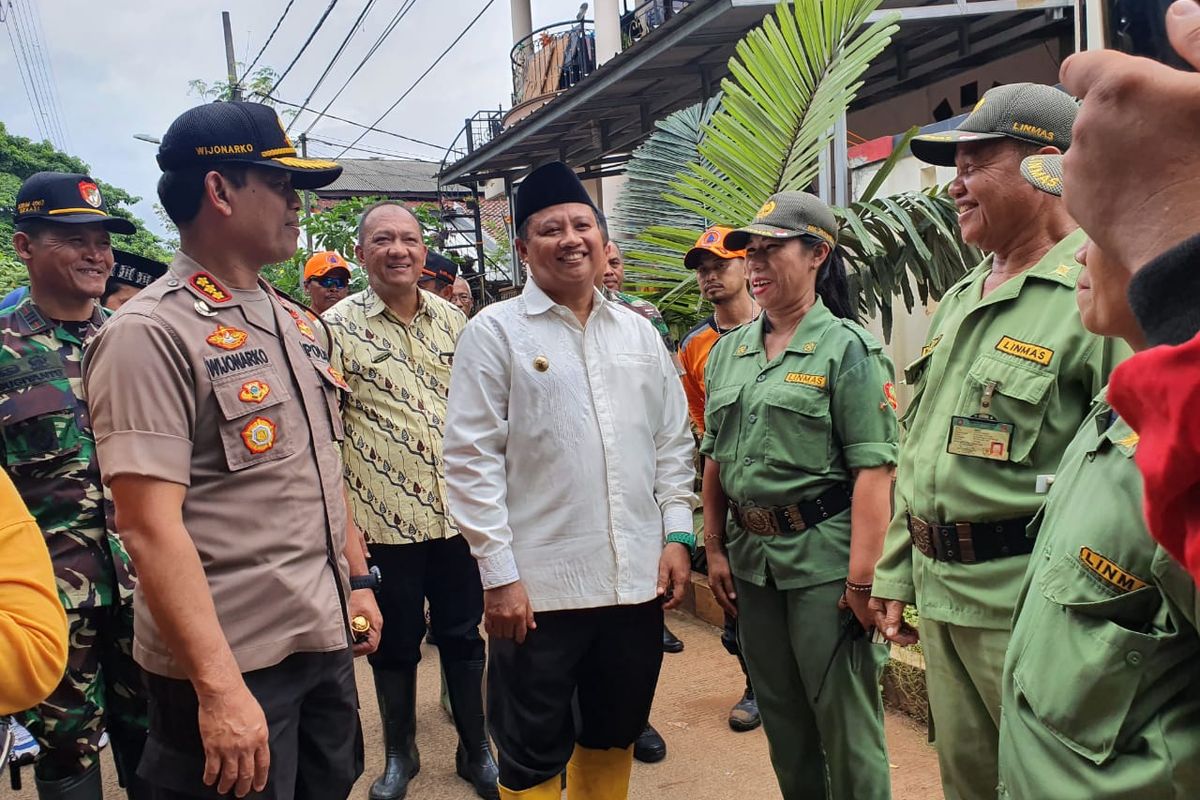 Wakil Gubernur Jawa Barat, UU Ruzhanul Ulum di Perumahan Bumi Nasio Bekasi, Kamis (27/2/2020).