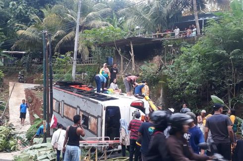 Update Bus Wisata Terguling di Bantul, Korban Luka 9 Orang