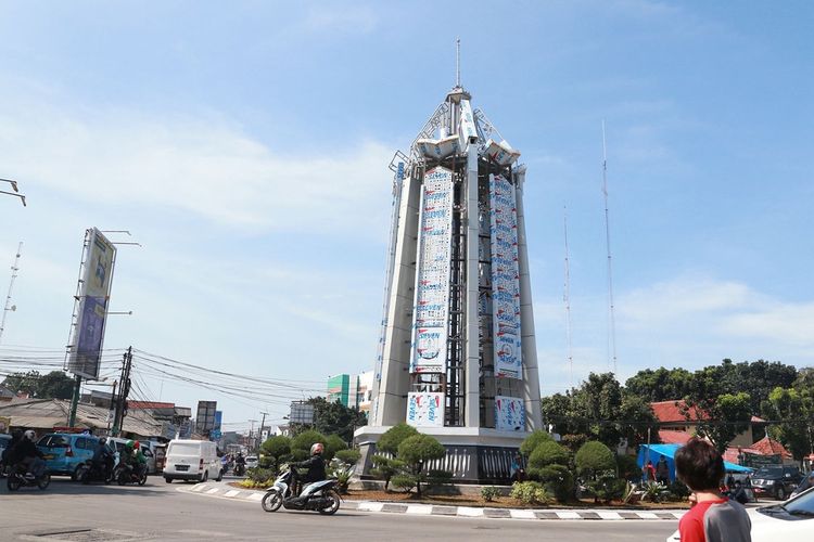 Proses renovasi tugu Pamulang di Jalan Siliwangi, Kota Tangerang Selatan, Banten telah selesai. Renovasi dilakukan karena tugu disebut mirip toren air.