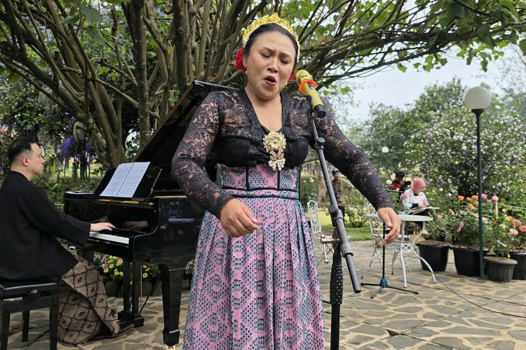 “Tosca” di Kebun Mawar Situ Hapa, Garut