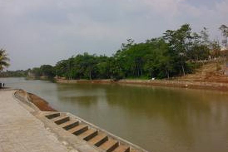 Kondisi terkini hasil revitalisasi Situ Kebantenan di Kelurahan Pakansari, Kecamatan Cibinong, Kabupaten Bogor, Jawa Barat. Foto diambil Rabu (18/11/2015).